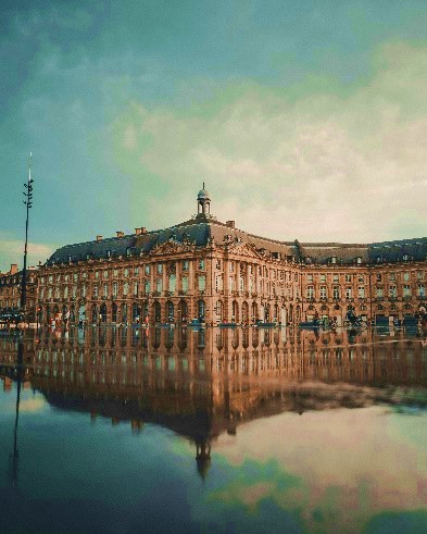 Bordeaux, wine capital of the world: history, terroir and culture